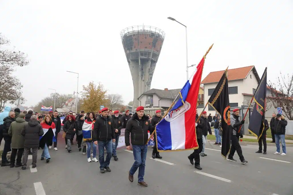 U vukovarskoj Koloni sjećanja oko 120.000 sudionika