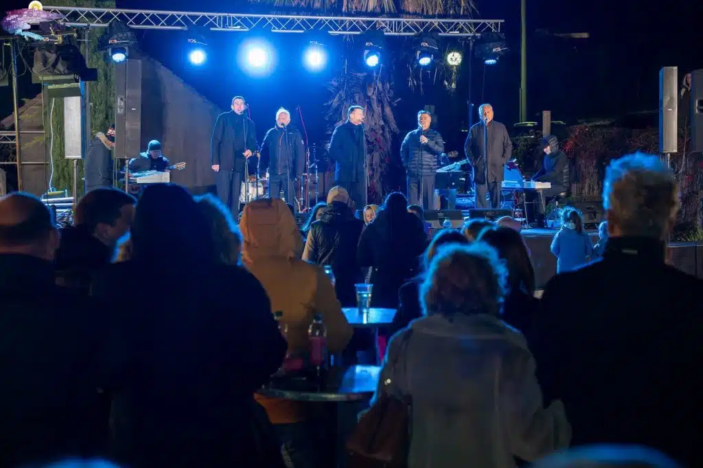 FOTO/VIDEO: Tomislav Bralić i klapa Intrade oduševili Neumljane povodom blagdana Gospe od Zdravlja