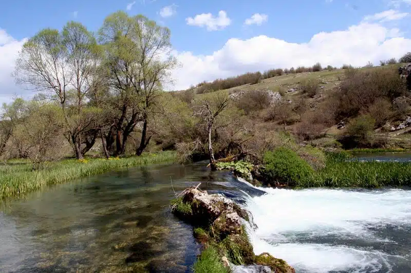 Grad Livno prodaje placeve uz rijeku Sturbu za gradnju vikendica