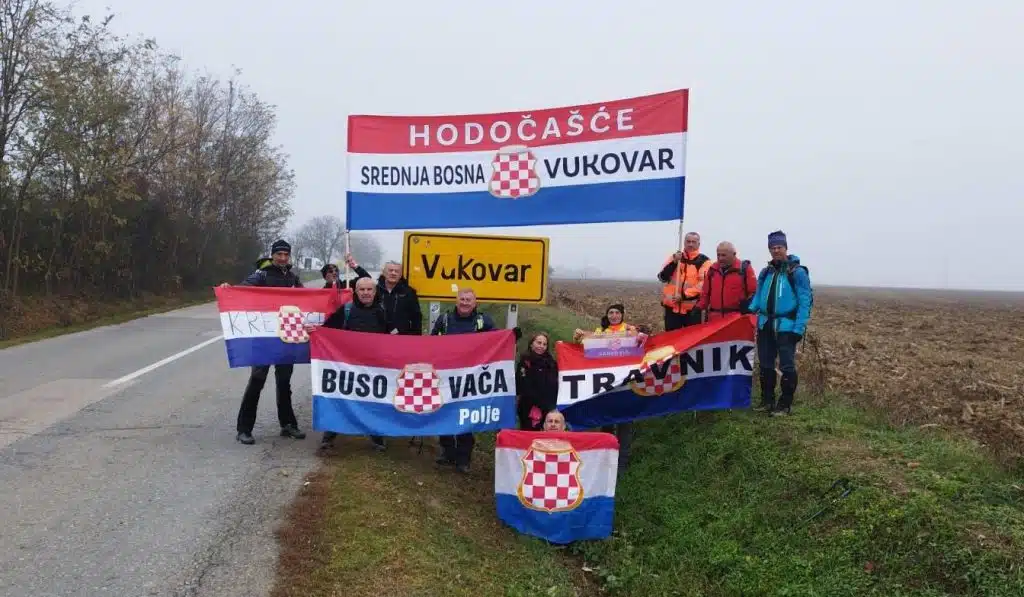 Put dug 260 km: Hodočasnici iz Središnje Bosne stigli u Vukovar