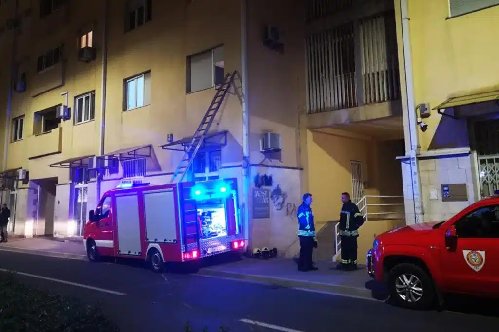 Mostar: Preminula žena koja je sinoć upucana u stanu, susjedi čuli svađu