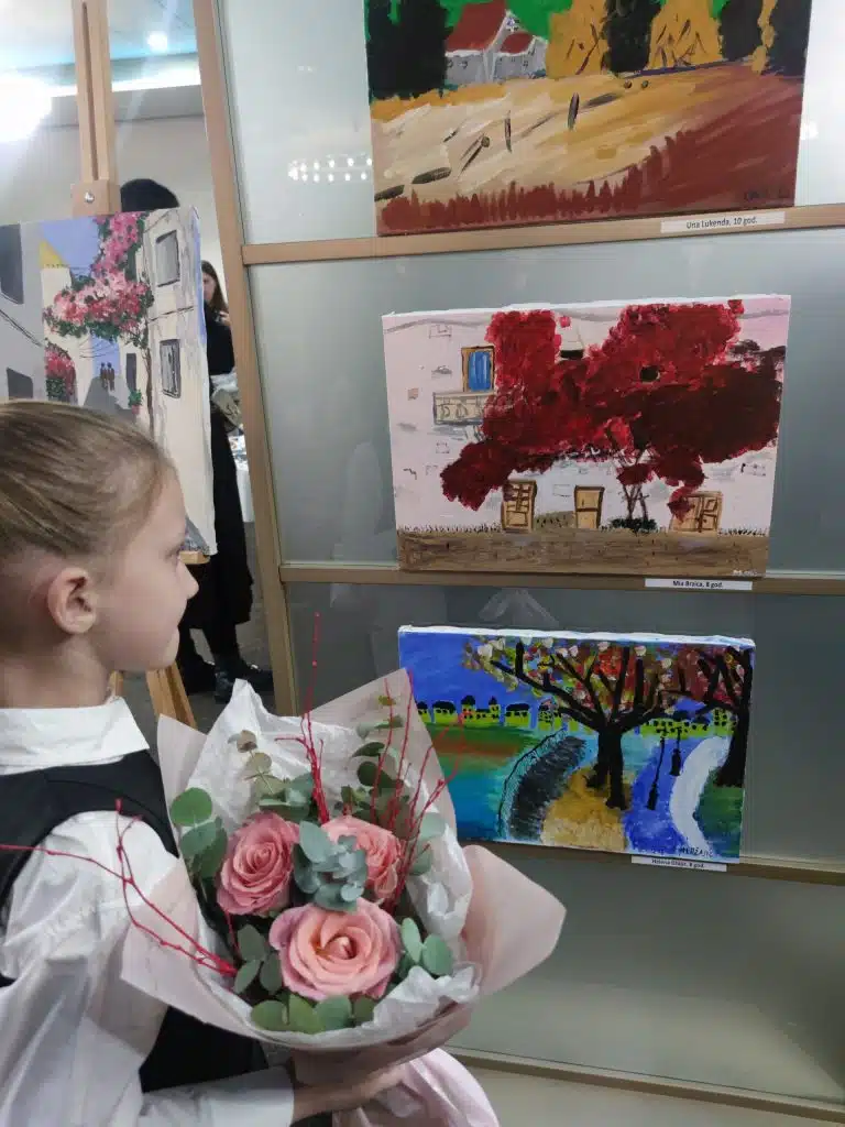 Ljubuški:Skupna izložba 96 polaznika likovnog tečaja