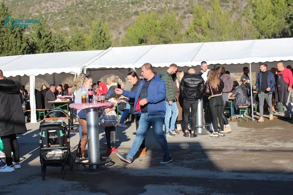FOTO | U Zvirovićima održano Adventsko druženje humanitarnog karaktera