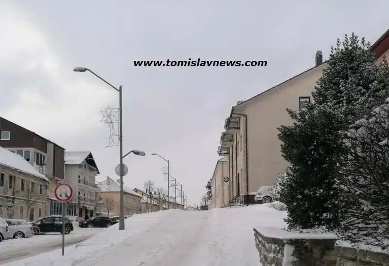 DOBRO vam umjereno oblačno i snježno još jedno blagdansko jutro iz Tomislavgrada!