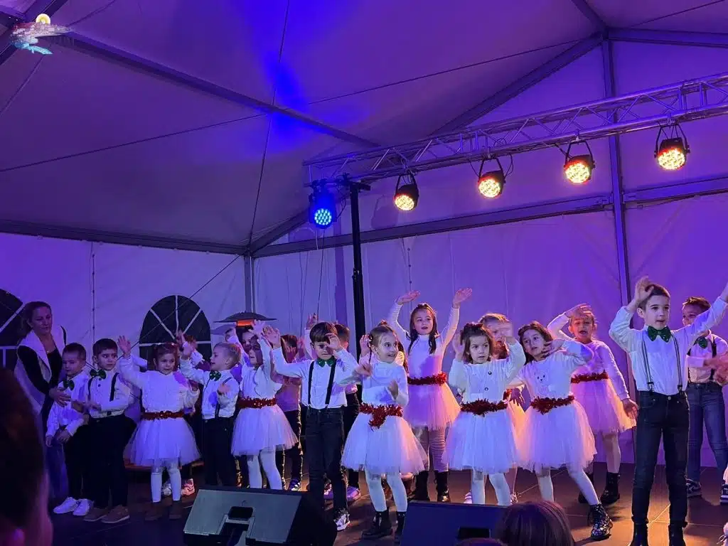 FOTO: Blagdanski ugođaj u Neumu: Otvoren je Advent 2024.