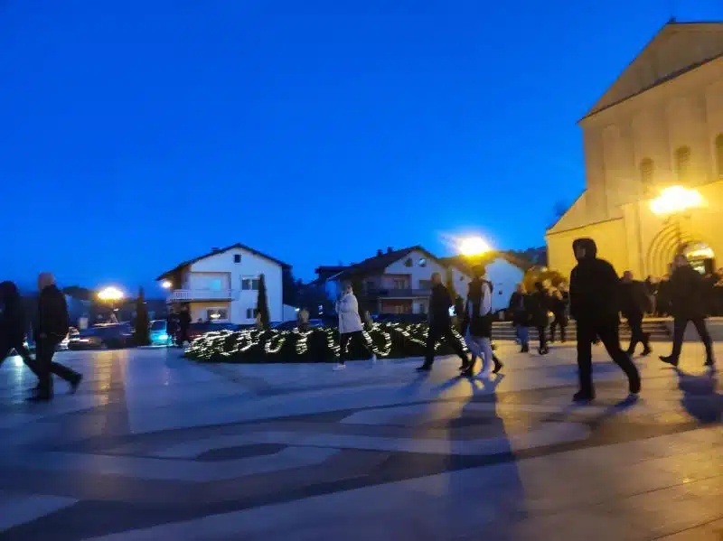 Magareća klupa: Obožavam zornicu, kavu i krafnu