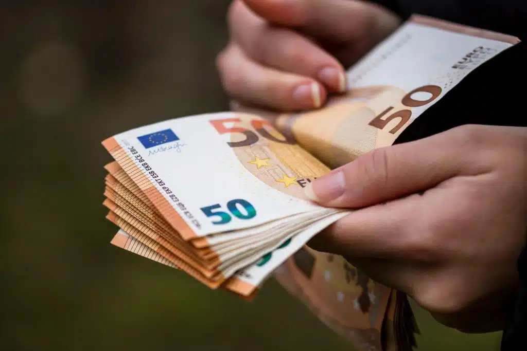 “Odzvonilo” plaćama u kuvertama?