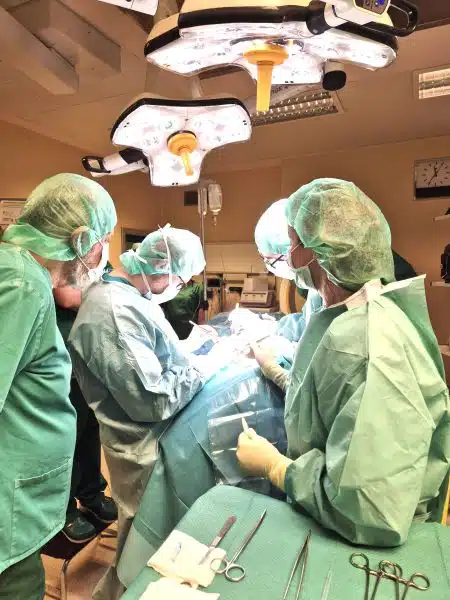 Prvi put ugrađen vagus nerve stimulator – „pacemaker za epilepsije“ – Sveučilišna klinička bolnica Mostar