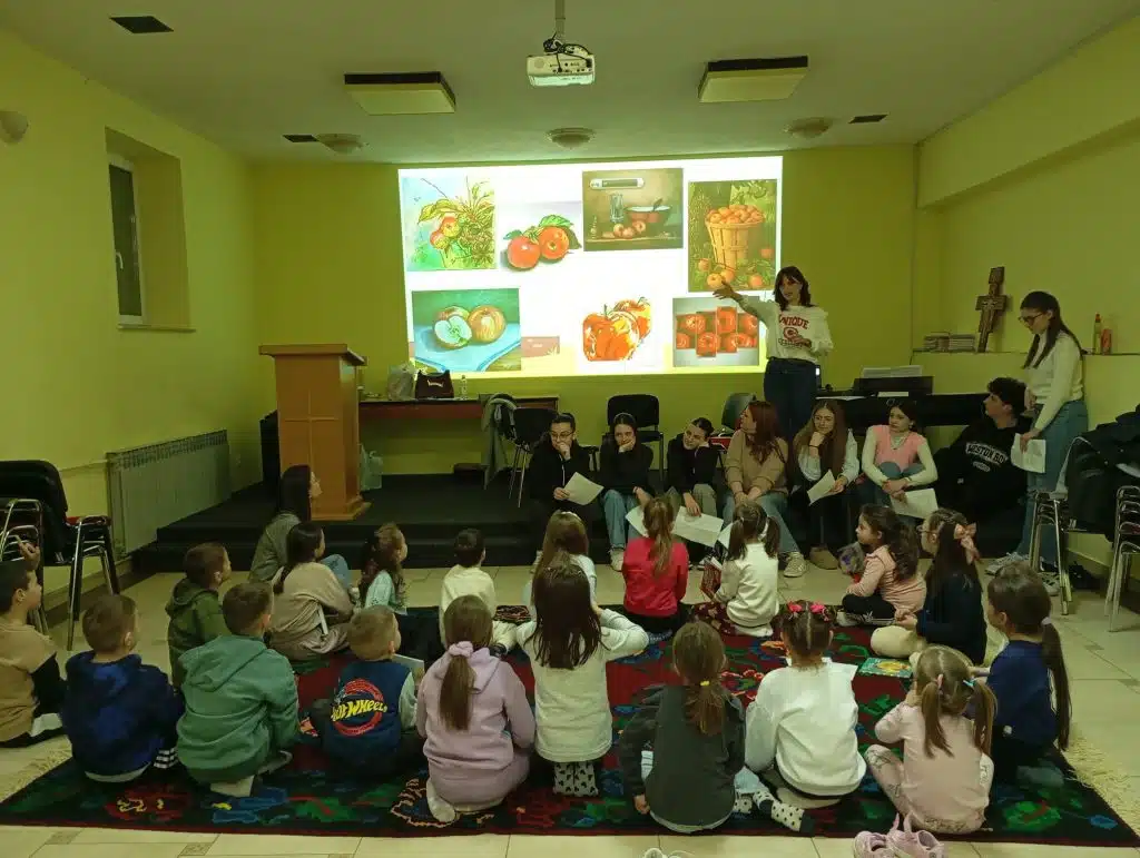 Franjevačka kreativna radionica privukla veliko zanimanje roditelja i djece (foto)