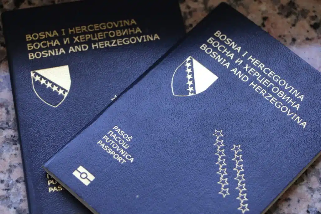 Bh. građani upozoreni da ne dijele fotografije putovnica i iskaznica na internetu