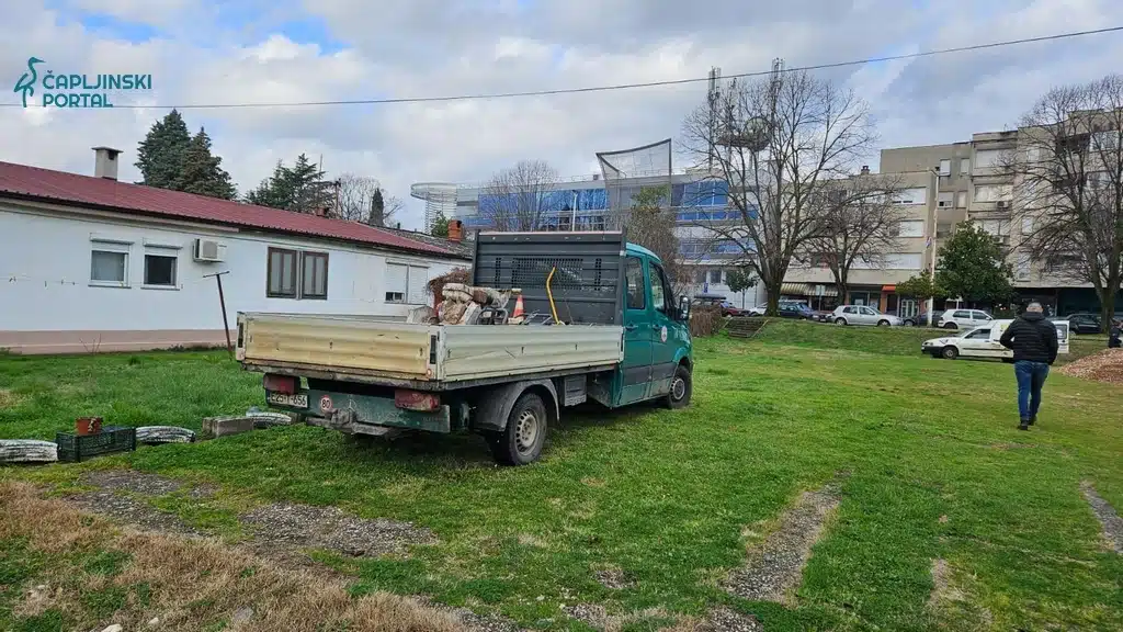 FOTO | Krenuli radovi: Niče veliki parking u središtu Čapljine