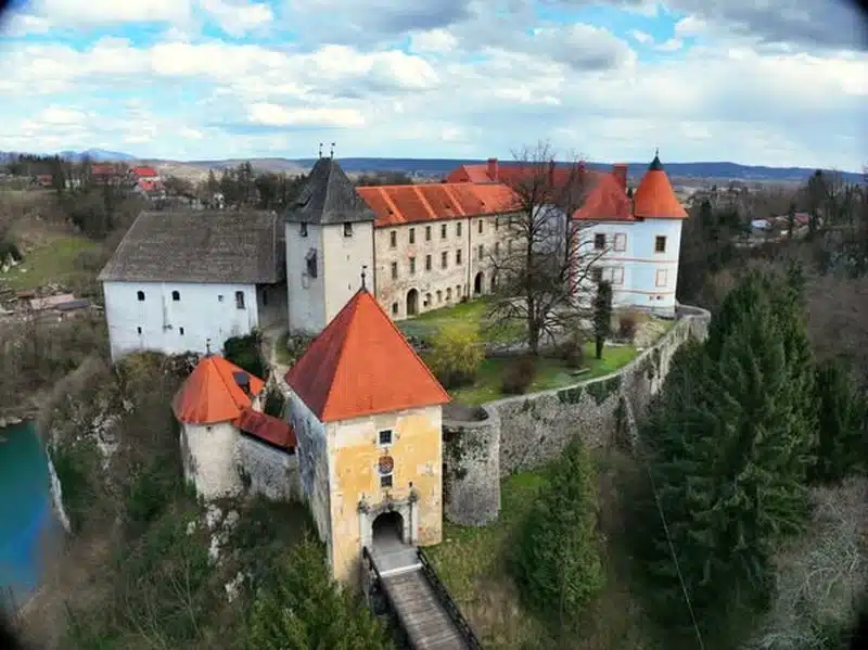 Thompsonov novi spot snimljen u Starom gradu Ozlju