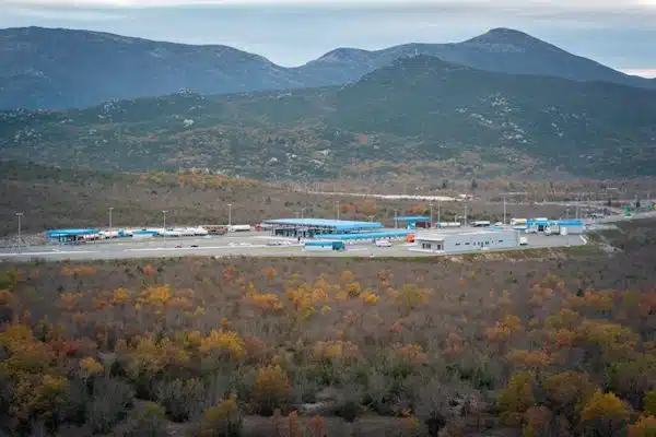 Na granici Bijača – Nova Sela: Policajac dao svoje vozilo da trudnica stigne u bolnicu