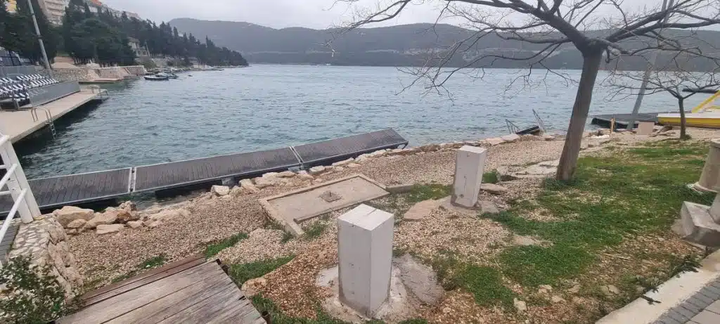 Snažni udari vjetra otpuhali dio vaterpolo igrališta u susjednu nam Hrvatsku