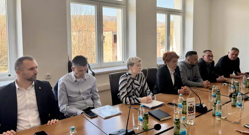 Stambeno zbrinjavanje tema sastanka izaslanstva Vlade i Skupštine HBŽ s predstavnicima općine Drvar