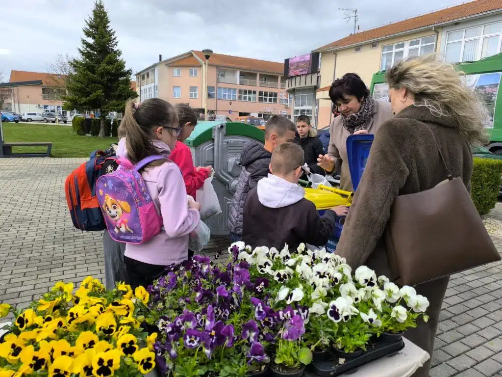 Ekološka priča JKP Tomislavgrad i Ekopaka povezala mališane i umirovljenike (foto/video)