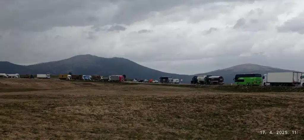 Jak vjetar otežava promet na kuprešoj visoravni; štete na stambenim i gospodarskim objektima!