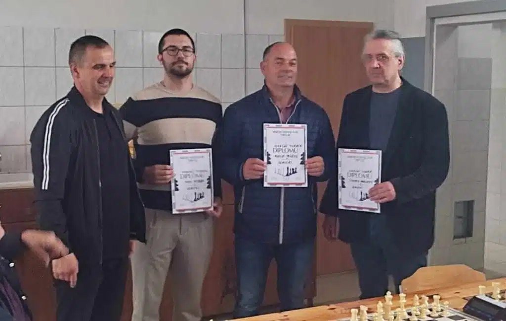Pobjednici Uskrsnog šahovskog turnira Marijo Prljević, Niko Lerota i Ivan Radoš