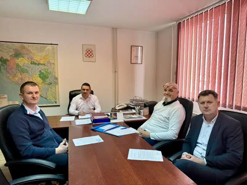 Ministri u Vladi HBŽ i predstavnici Udruge za zaštitu podrijetla livanjskog sira „Livanjski sir“ razgovarali o promociji i očuvanju najvećeg livanjskog brenda