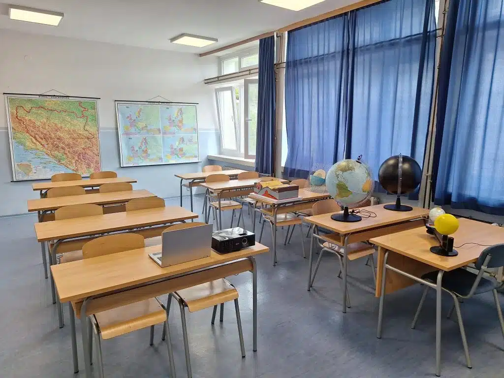Opremljen kabinet povijesti i geografije u Osnovnoj školi Kardinala Stepinca u Neumu