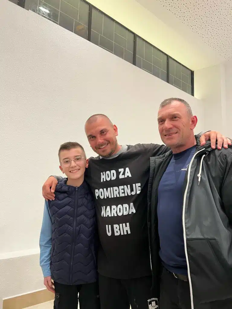 RUMBOCI: Hodočasnik mira, Josip Jelinić u crkvi s Rumbočanima