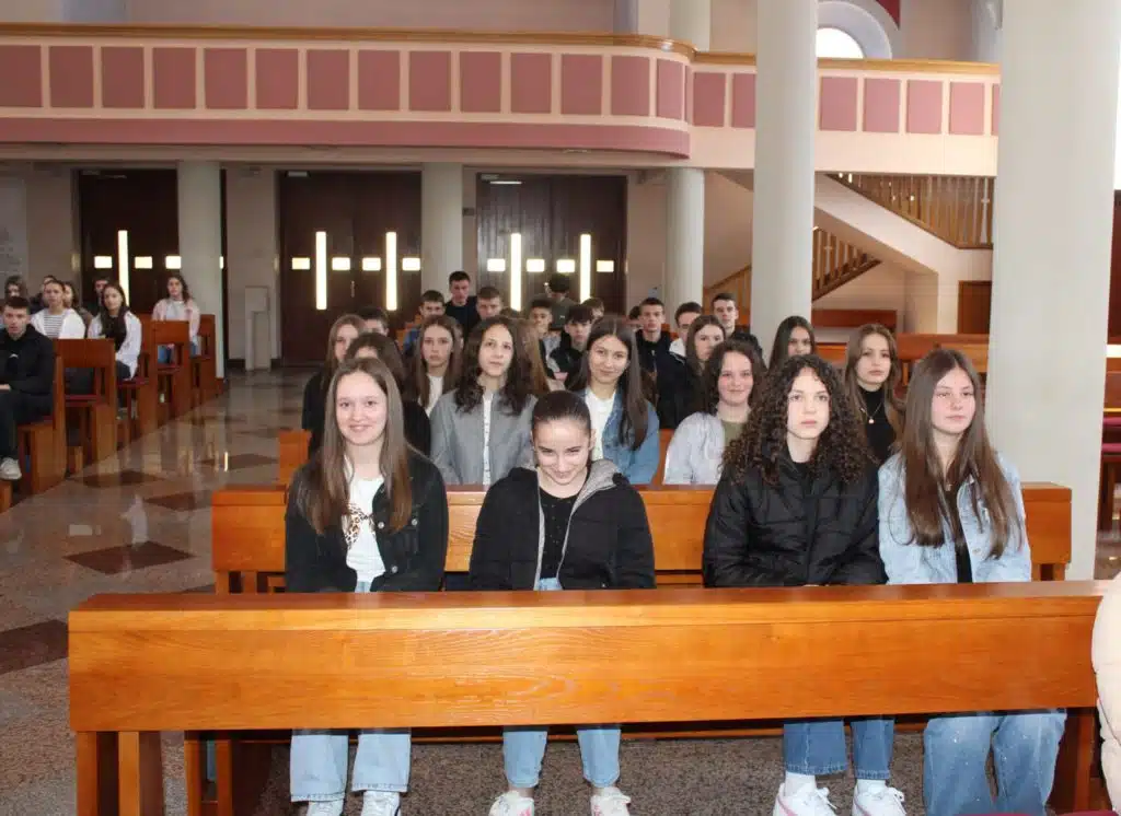 U Prozoru održan susret ovogodinjišnjih krizmanika Ramskog dekanata