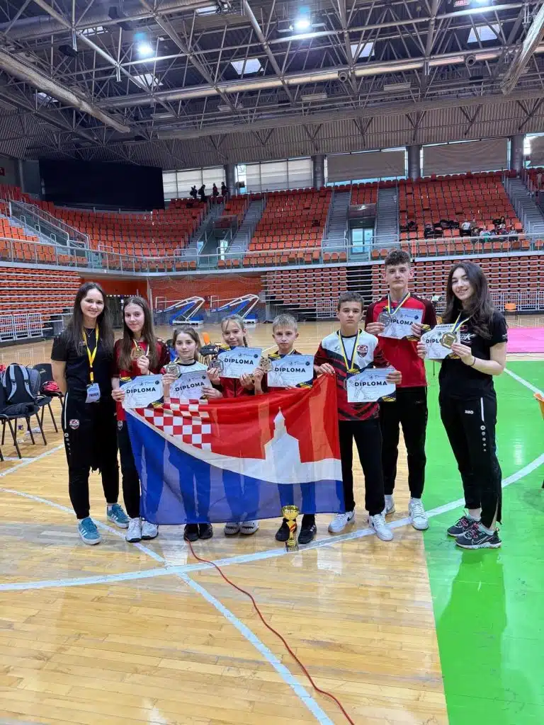 POSUŠANKE ANAMARIJA I LUCIJA MILIČEVIĆ PONOVNO ZLATNE