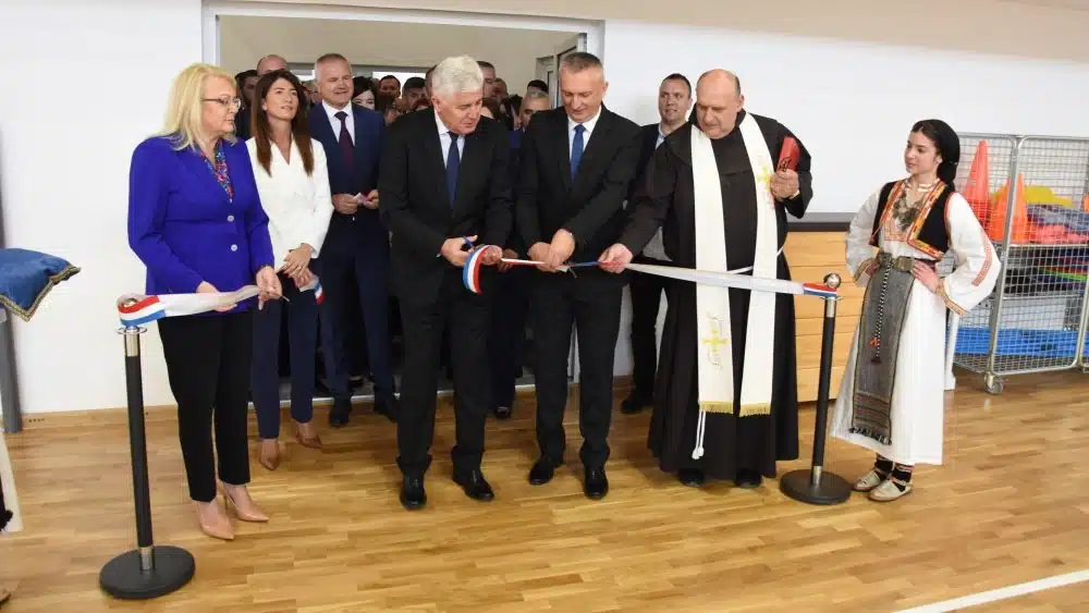 Otvorena sportska dvorana srednje škole i uručena priznanja Općine Čitluk