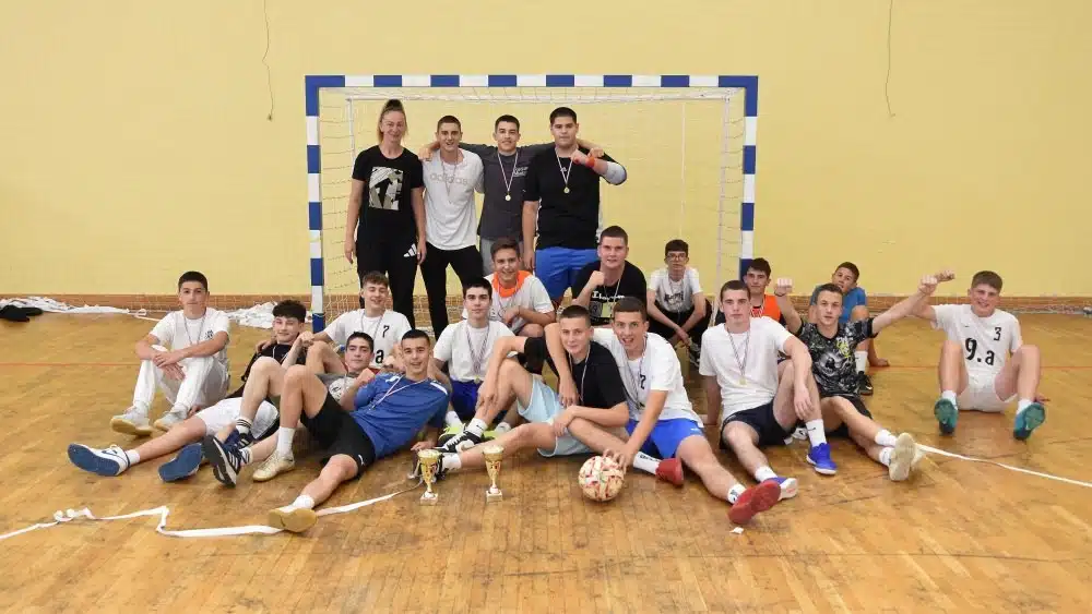 Učenici OŠ fra Didaka Buntića pobjednici turnira u košarci i malom nogometu