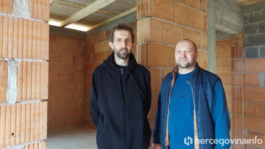 VIDEO / Krave u podrumu. Bez vode i kupatila – obitelj Alčelebić iz Livna sanja završetak svog novog doma