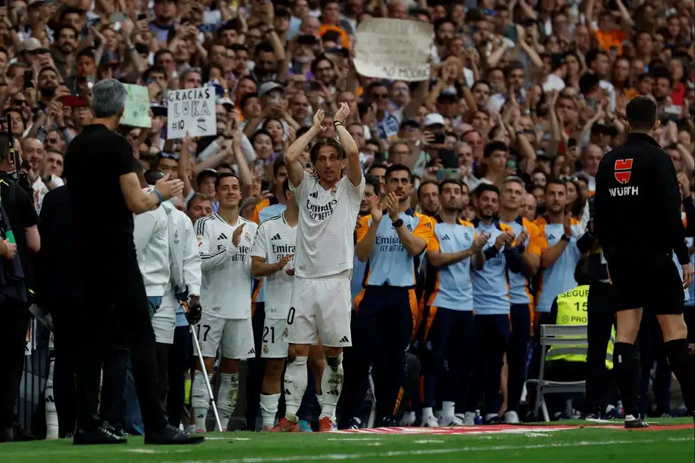 VIDEO: Modrić krenuo iz igre u oproštajnoj utakmici. Slijedila je scena za povijest