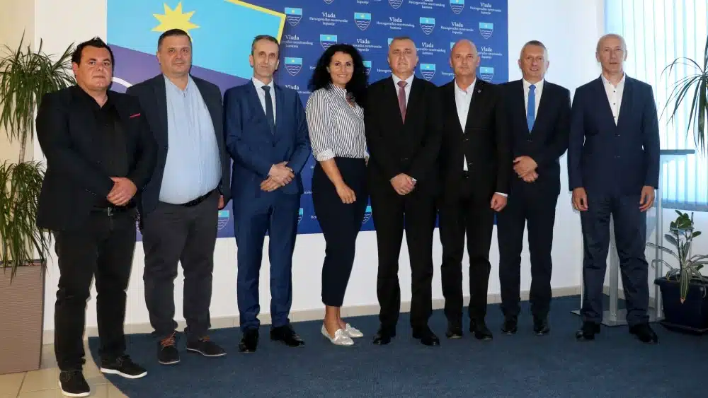 Potpisivanjem ugovora aktivirano gotovo 1,4 milijuna KM za lokalne ceste u HNŽ