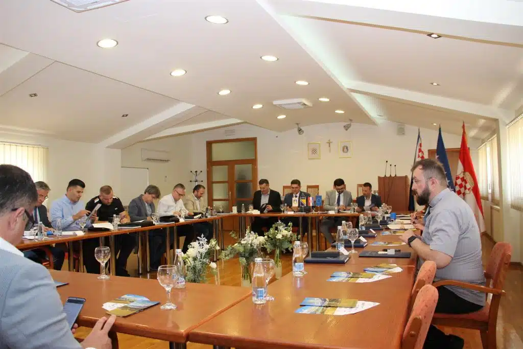 Posušje: Potpisani ugovori vrijedni 2,34 milijuna KM za 13 razvojnih projekata