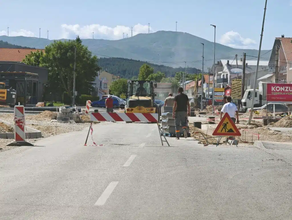 Danas su trebali završiti radovi na kružnom toku u Tomislavgradu, novi termin je kraj mjeseca