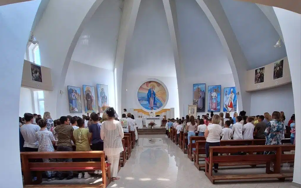 Školarci svetom misom završili i ovu školsku godinu