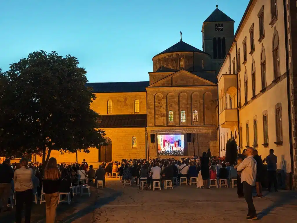 Praizvedba oratorija “Krunidba kralja Tomislava” u Tomislavgradu – više od umjetničkoga djela (foto/video)