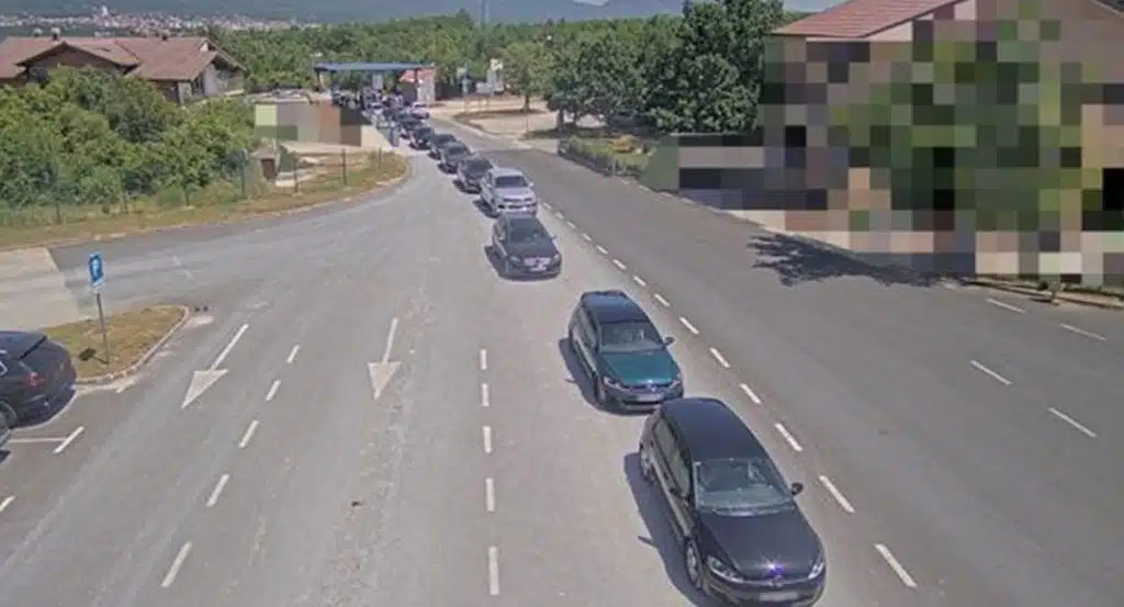 Gužve na granici! Ogromne kolone iz Hercegovine prema Jadranu