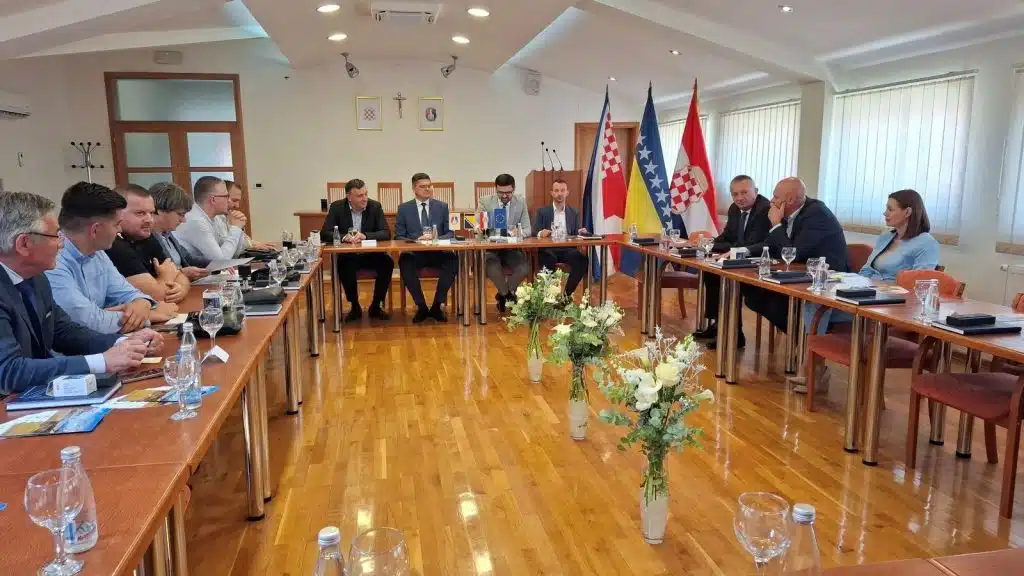 Ministar Nedić u Posušju potpisao ugovore o sufinanciranju projekata vrijednih 2,34 milijuna KM