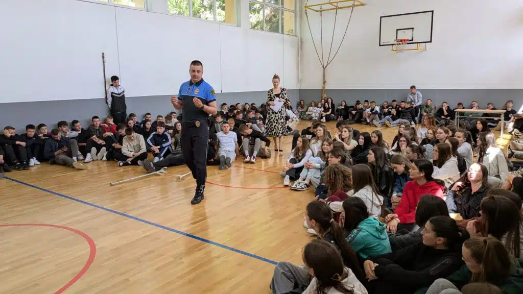 U SSŠ Tomislavgrad održano predavanje o opasnostima posjedovanja ilegalnog oružja