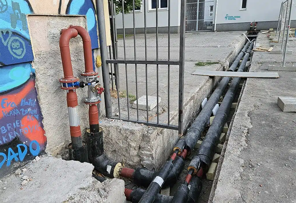 FOTO | Započeli radovi na izmjeni cijevi grijanja između dvije čapljinske škole