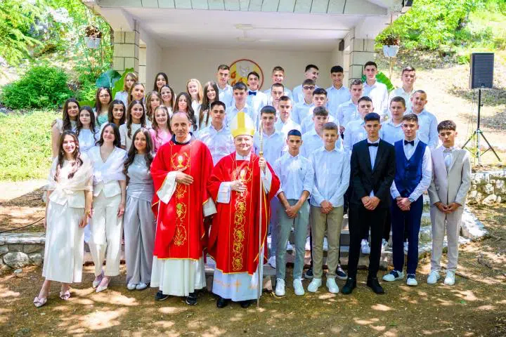 Posuški Gradac: 42 mladih primilo sakrament Potvrde