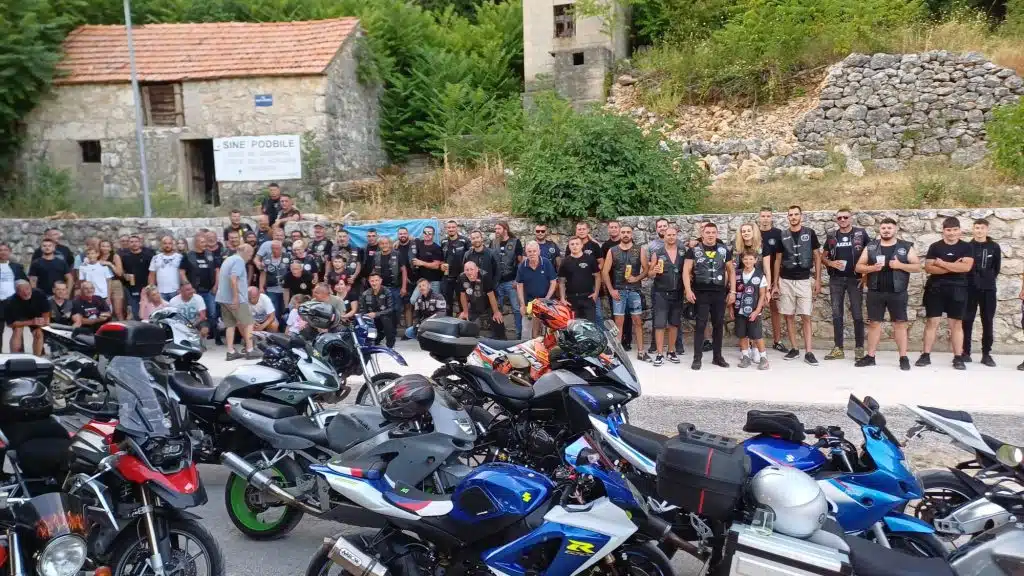 Sedmi moto susret u Podbiloj okupio preko 450 ljubitelja motora