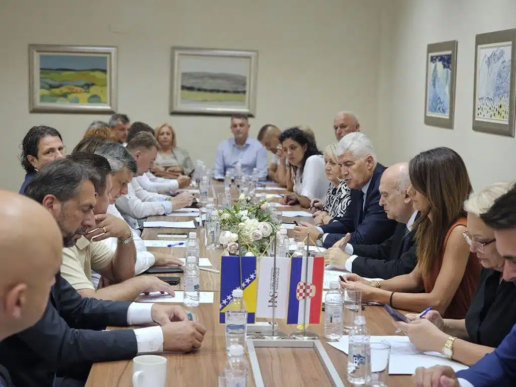 Predsjedništvo HNS-a BiH raspravljalo o napadima na Hrvate i statusu hrvatskoga jezika