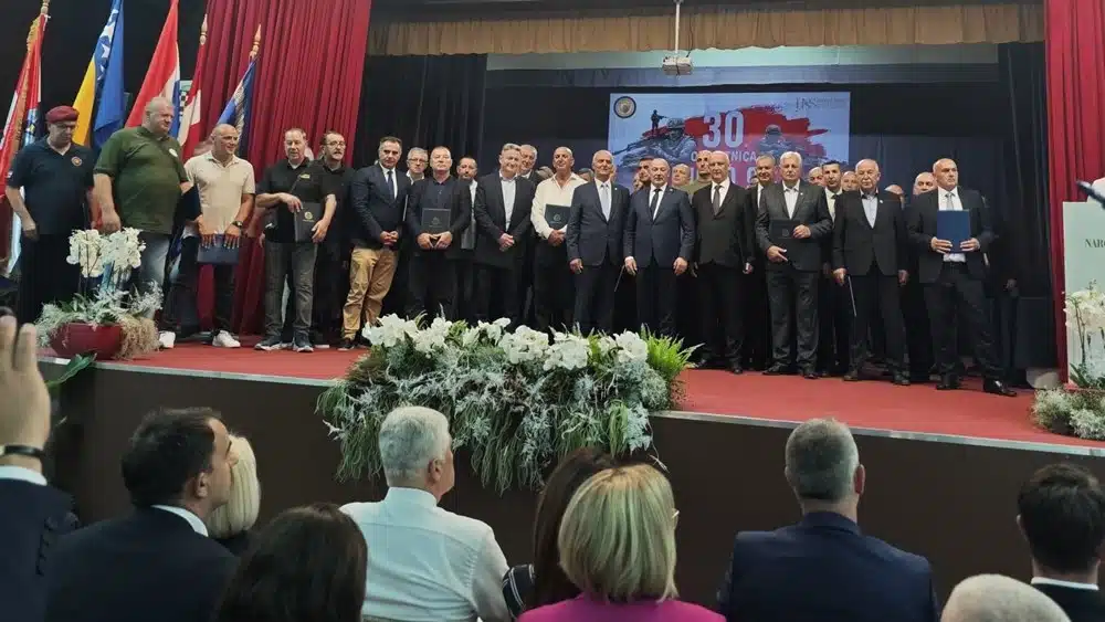 Ministar Medved uručio priznanja postrojbama HV i HVO koje su sudjelovale u operaciji ‘Ljeto 95.’