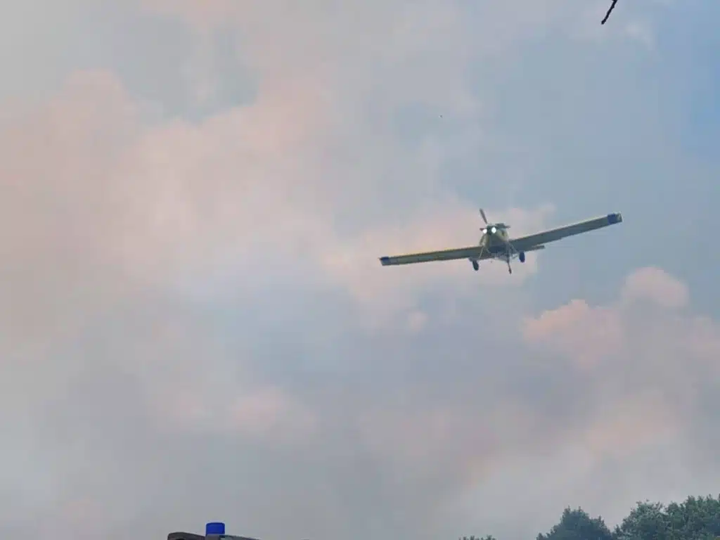 VIDEO Požar na nepristupačnom i miniranom području kod Livna ugasili lokalni vatrogasci, air tractor i kiša