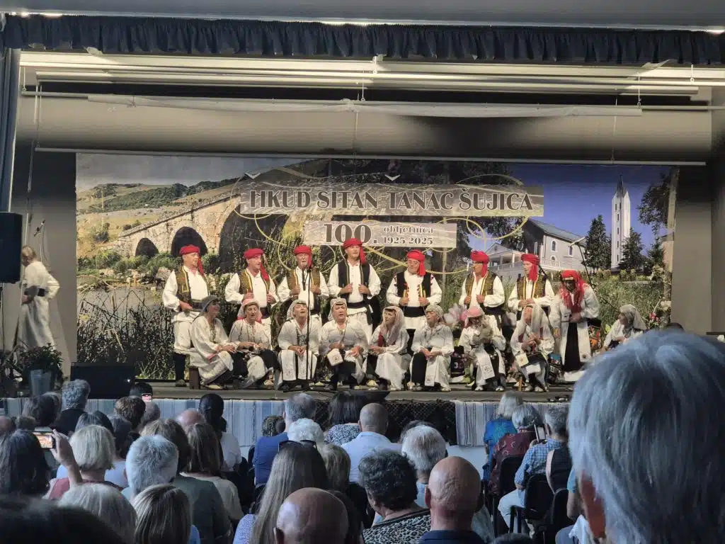 Večer folklora u Šujici: HKUD Sitan tanac obilježava 100. obljetnicu postojanja (foto/video)