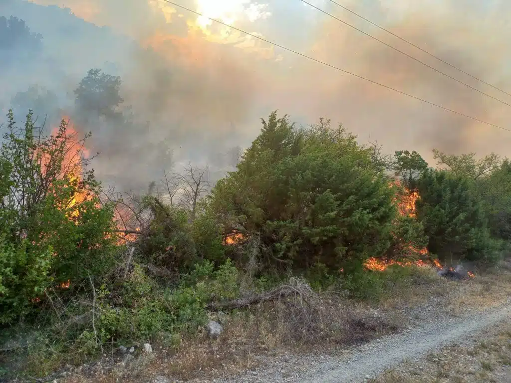 Ugašen požar u Neumu: Ljudi pobijedili vatru, helikopter zakasnio