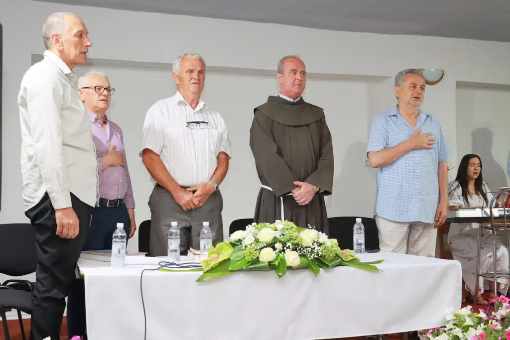 FOTO: Predstavljena knjiga Ranka Radoša “Selo Crvenice – pečat jednog vremena”