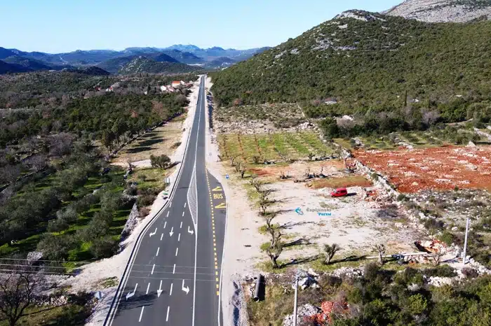 Zbog požara zatvorena dionica ceste Stolac – Neum, vozači preusmjereni na alternativne pravce