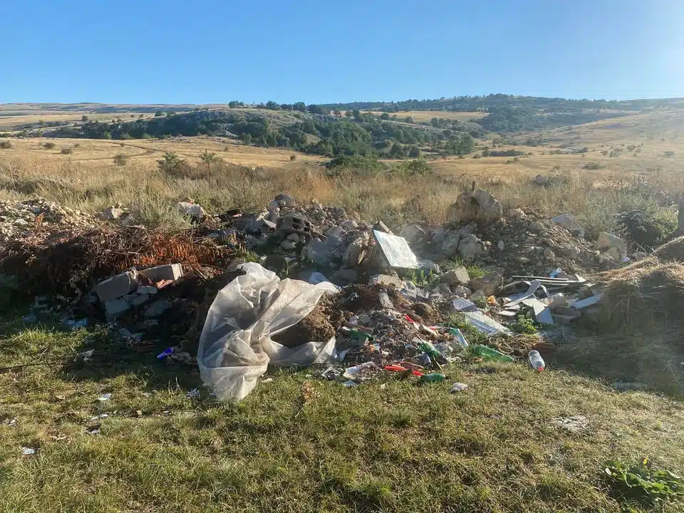 Nekontrolirano odlaganje smeća iznad Vedašića